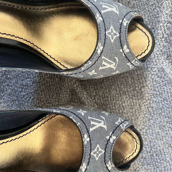 Louis Vuitton Peep Toe Sandals with Wooden Heel - Picture 9 of 9